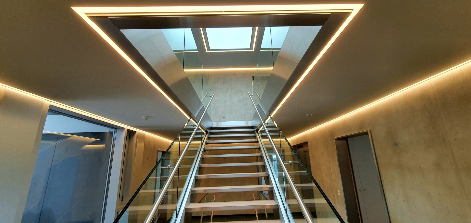 bande led 8W 3'000K /sans coupure dans les angles !