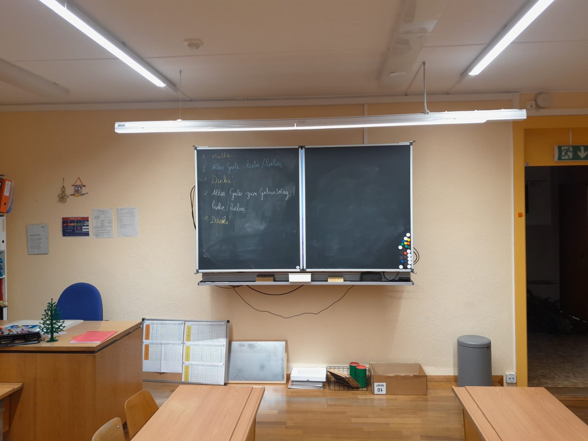 Salle classe tableau asym 1