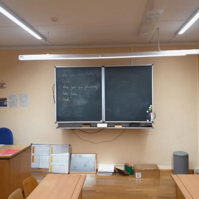Salle classe tableau asym